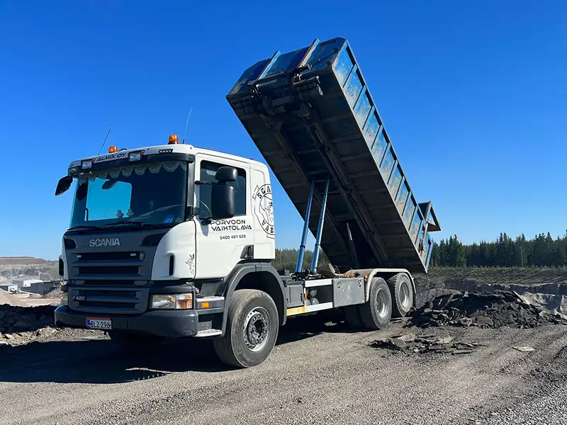 Porvoon Vaihtolava kuljettaa maa-aineksia.